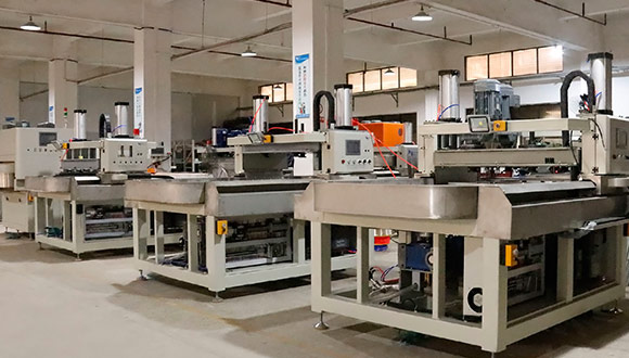 玻璃切割機(jī)操作指南:關(guān)鍵步驟及注意事項(xiàng) 玻璃切割機(jī)操作指南:關(guān)鍵步驟及注意事項(xiàng)